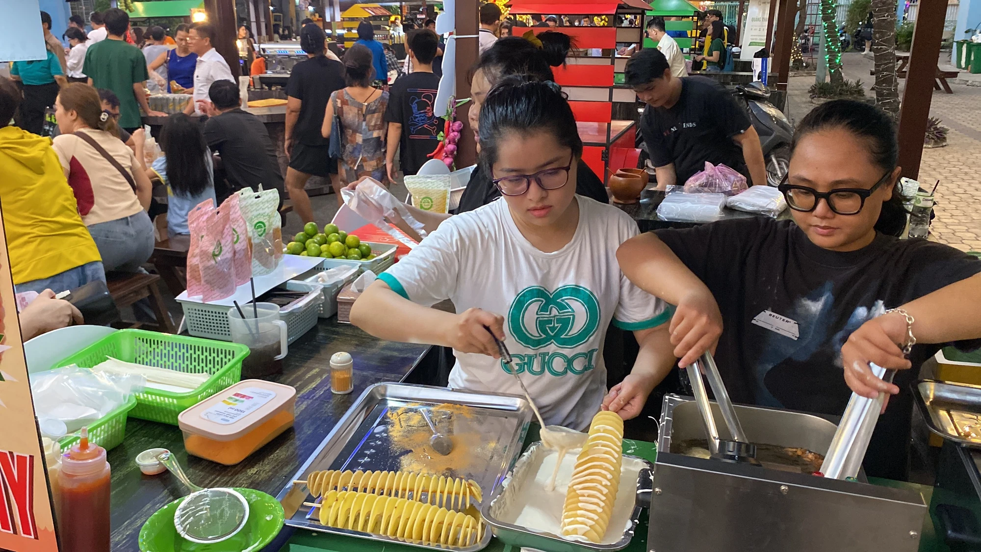 pho-am-thuc-phan-xich-long1.jpg