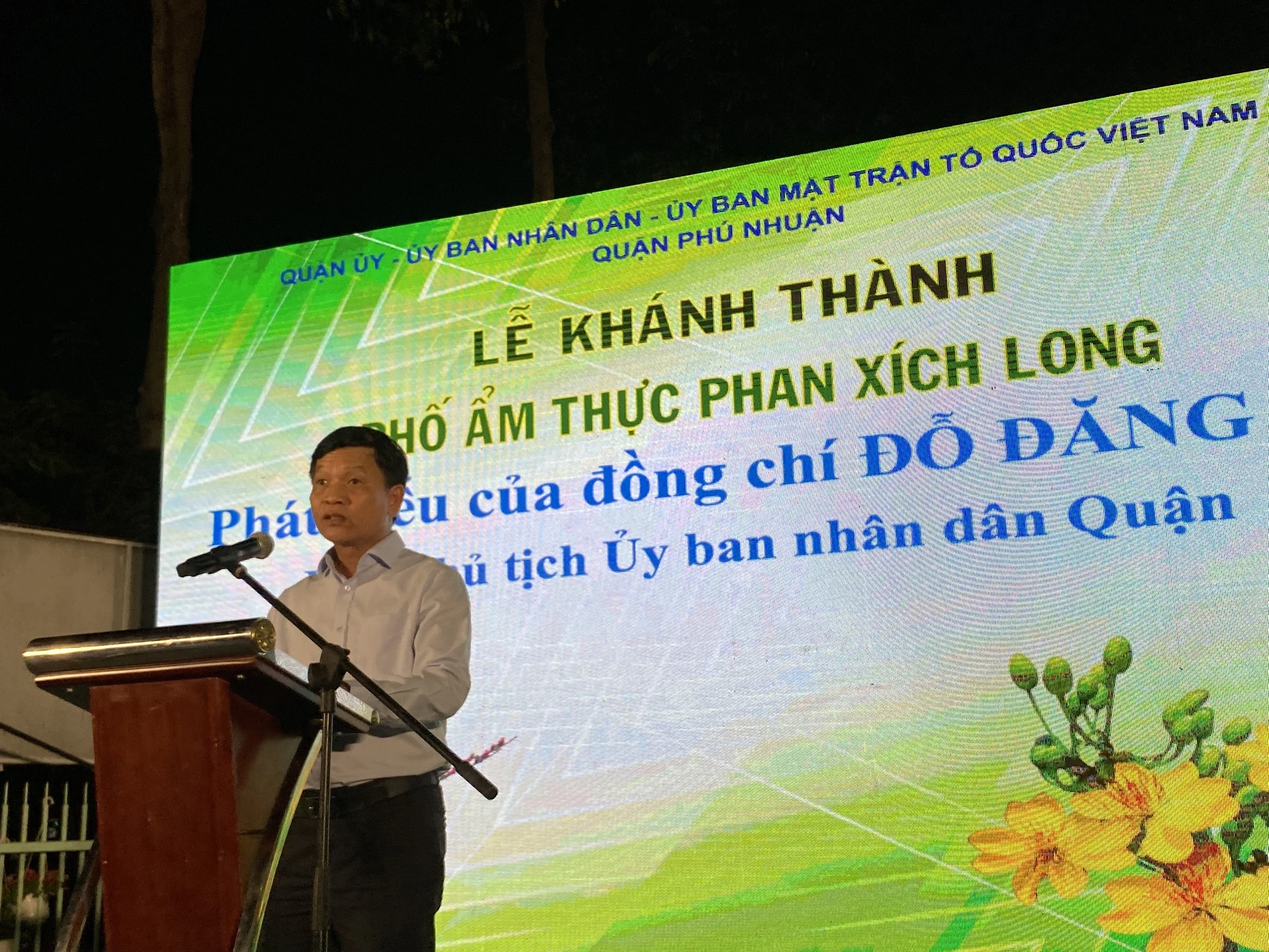pho-am-thuc-phan-xich-long14.jpg