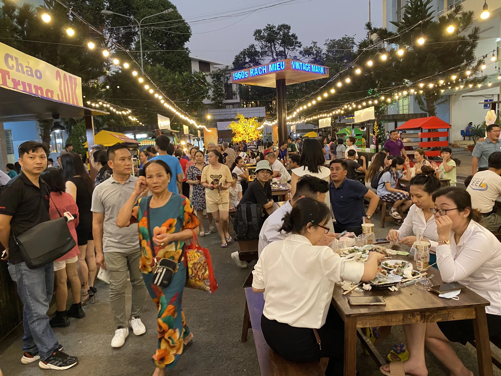 pho-am-thuc-phan-xich-long6.jpg