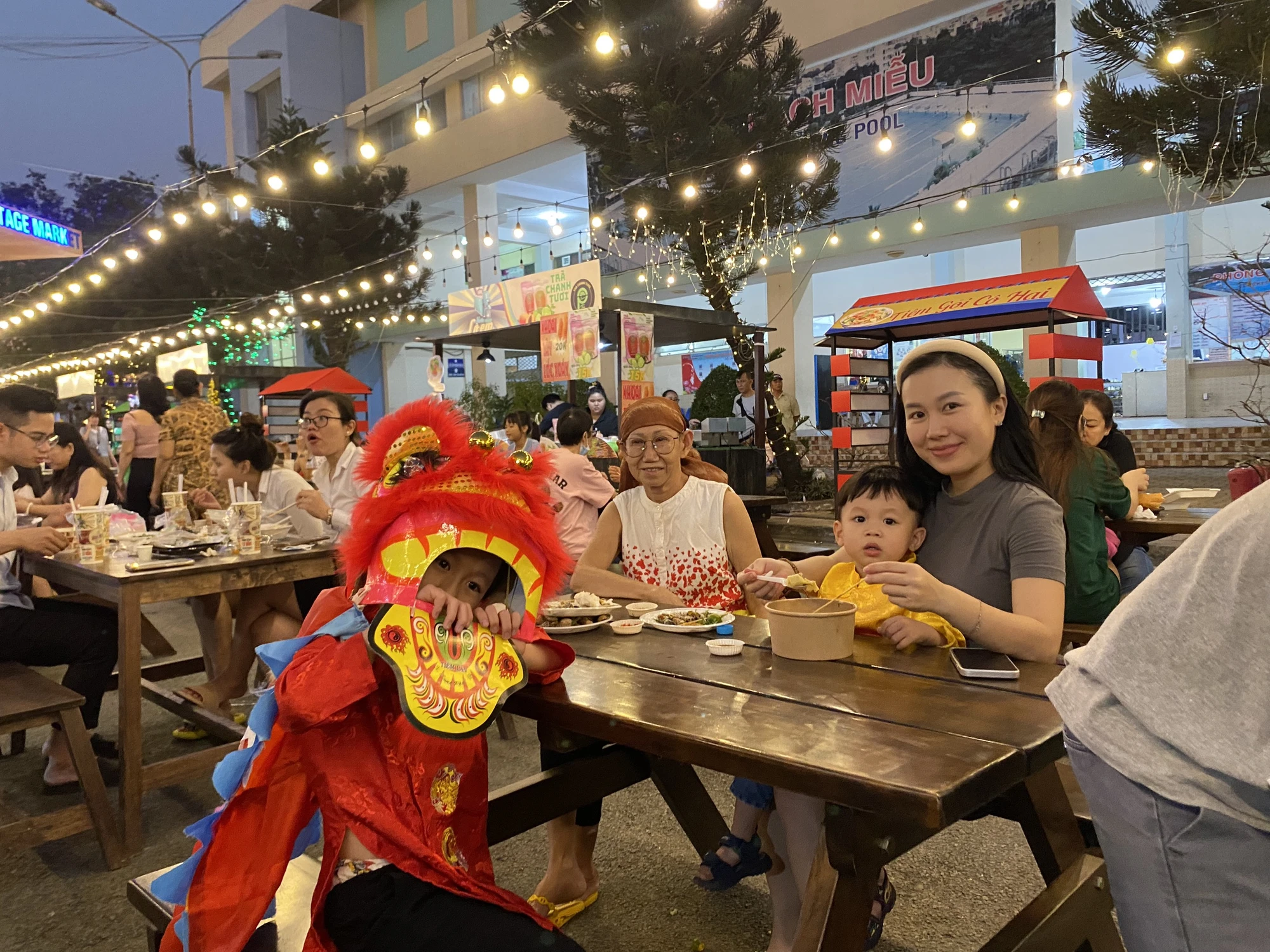 pho-am-thuc-phan-xich-long7.jpg