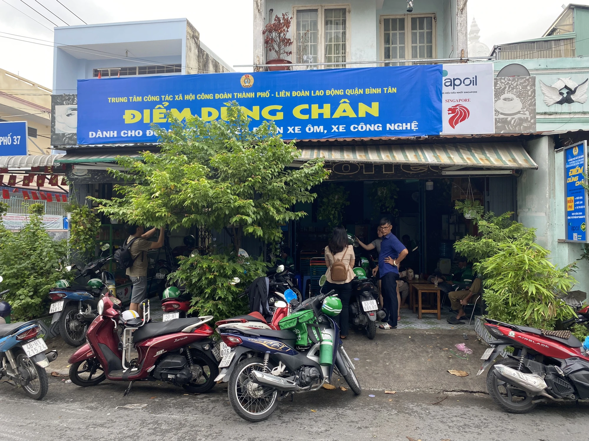 Điểm dừng chân cho các tài xế xe ôm do Liên đoàn lao động quận Bình Tân kết hợp với nghiệp đoàn xe ôm Bình Tân thành lập từ tháng 4-2024. Ảnh:HH.