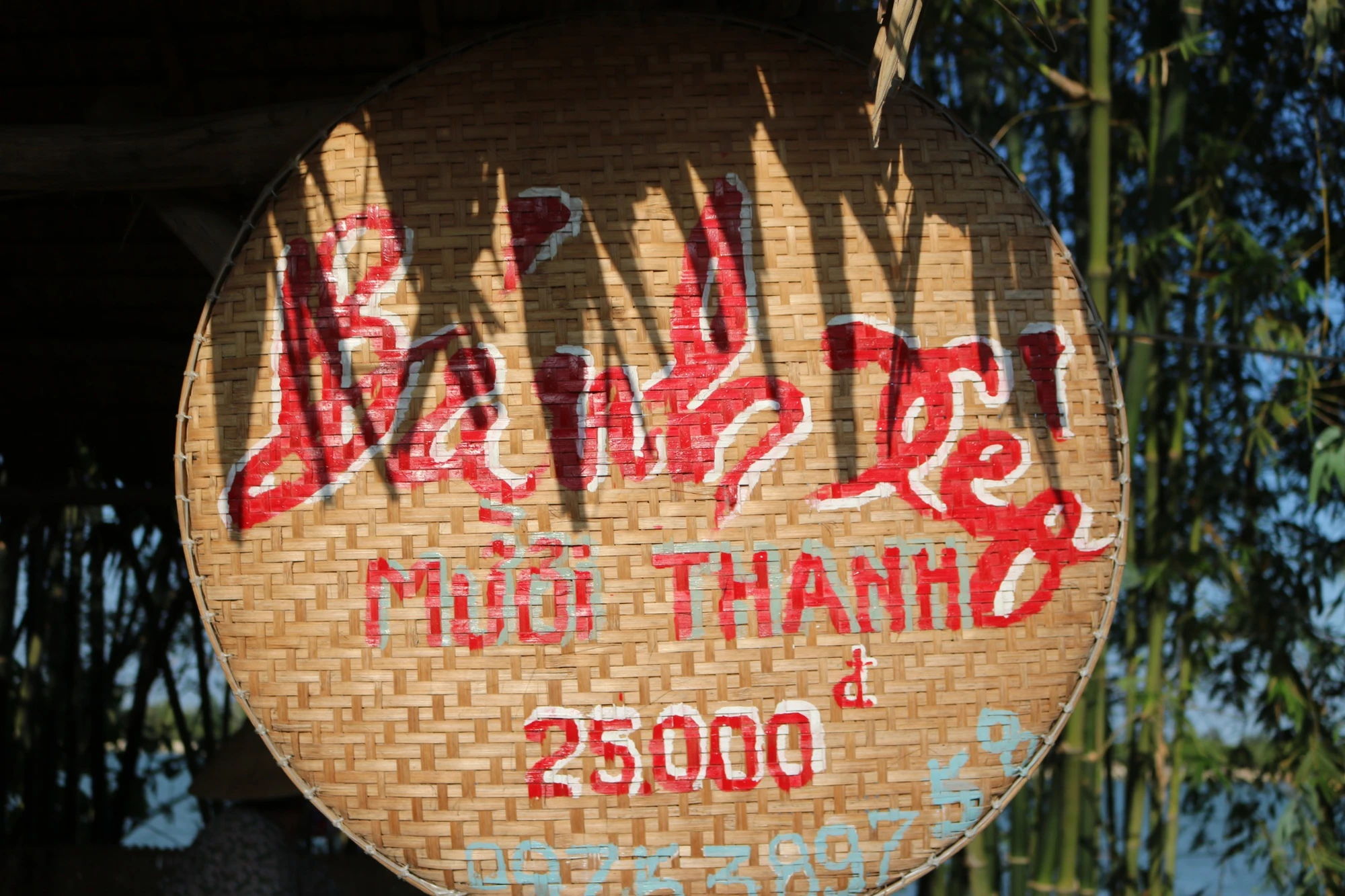 bang-hieu-gian-hang-tai-phien-cho.jpg