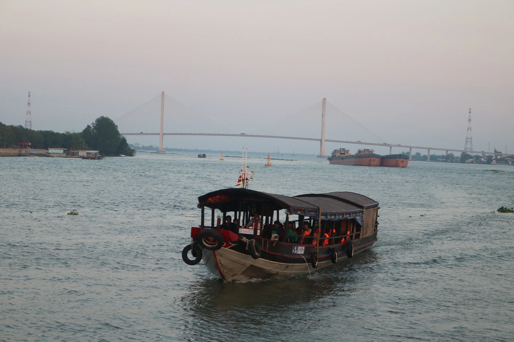 ghe-dua-don-khach-qua-con.jpg