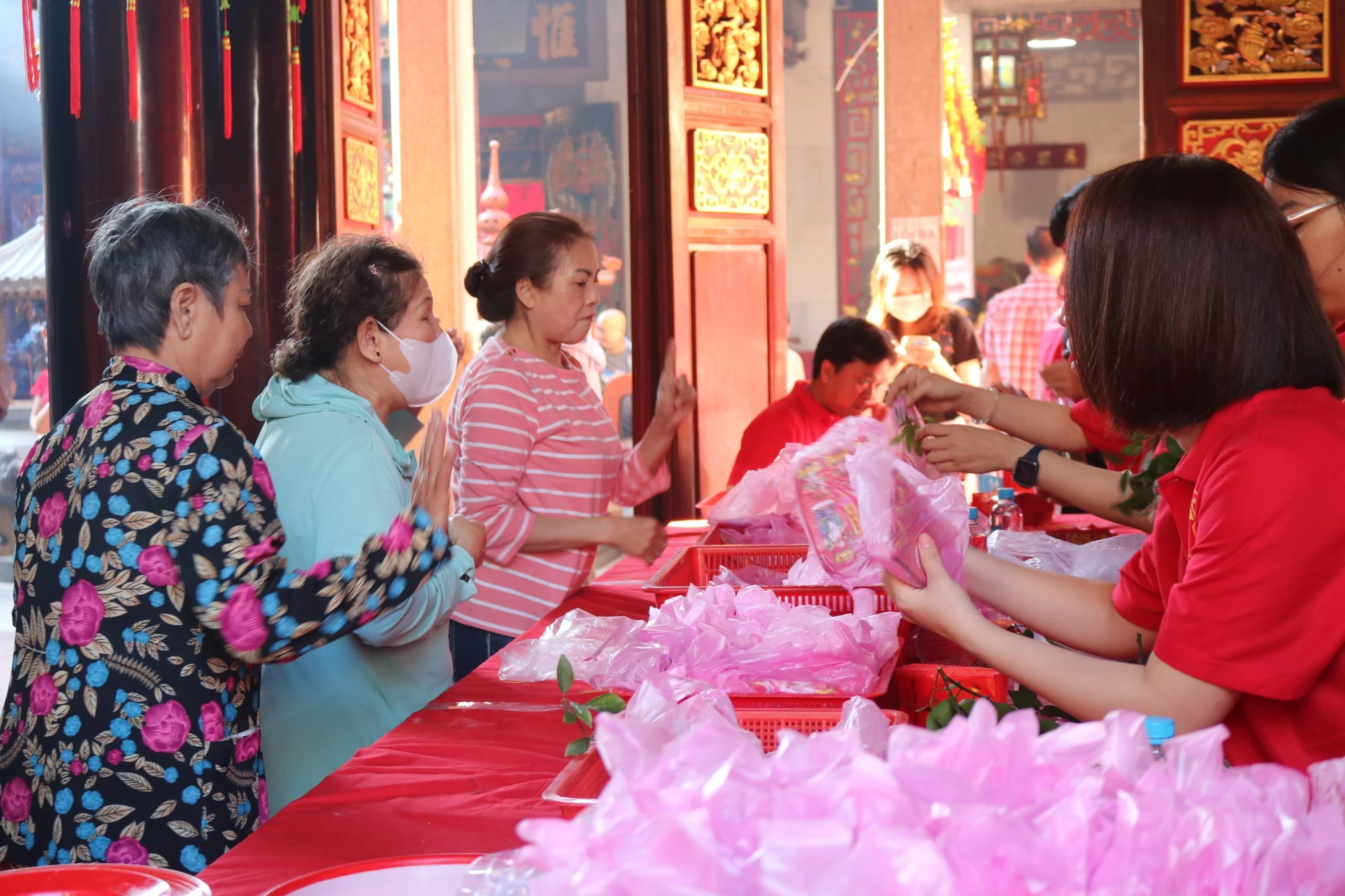 nguoi-dan-vay-tra-loc.jpg