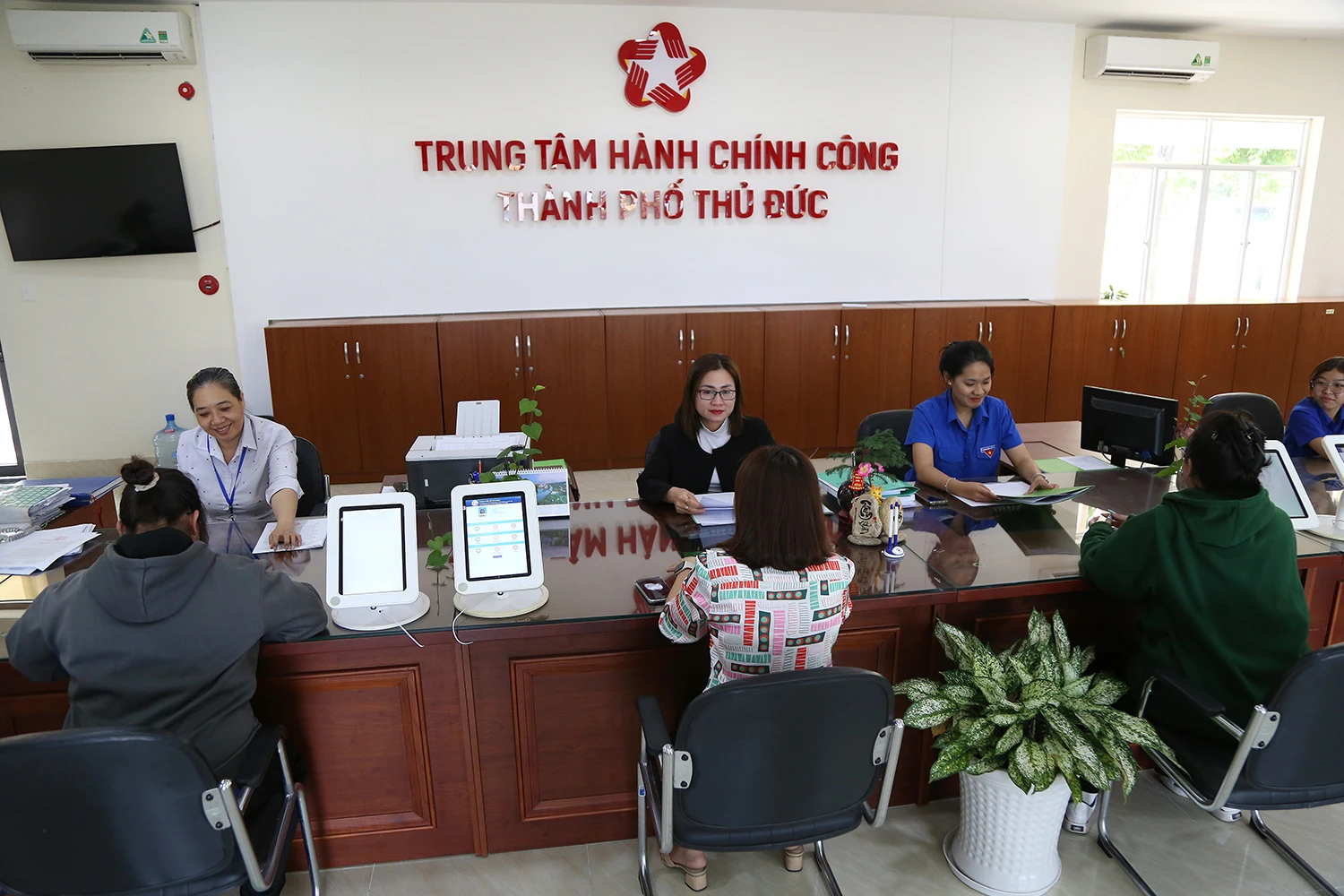 p2+3-anh-chinh-cai-cach-hanh-chinh-hoang-giang.jpg