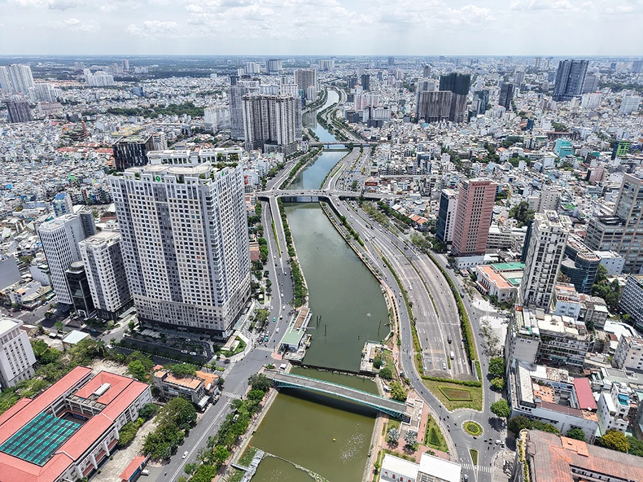 p8-9-bai2-daotrang-50namgiaothong-h1-thylan.docxo.jpg