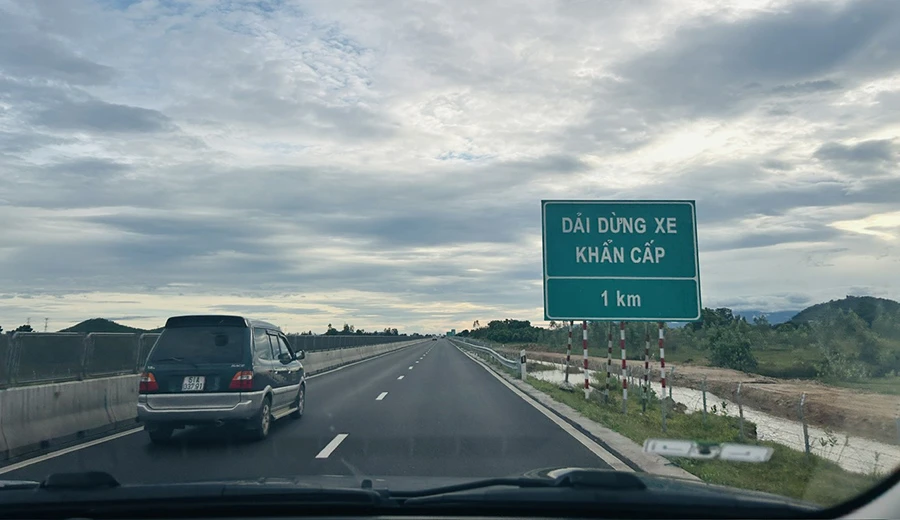p8-9-thylan_gocnhin.jpg