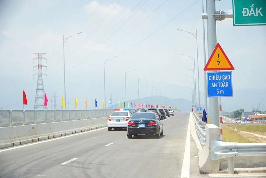 p8-9-baichuyende_vietlong_h4-thylan.jpg