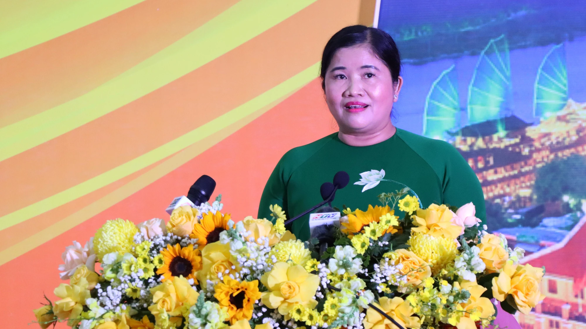Bà Trần Tuệ Hiền, Chủ tịch UBND tỉnh Bình Phước phát biểu tại hội nghị. Bà Trần Tuệ Hiền, Chủ tịch UBND tỉnh Bình Phước phát biểu tại hội nghị.