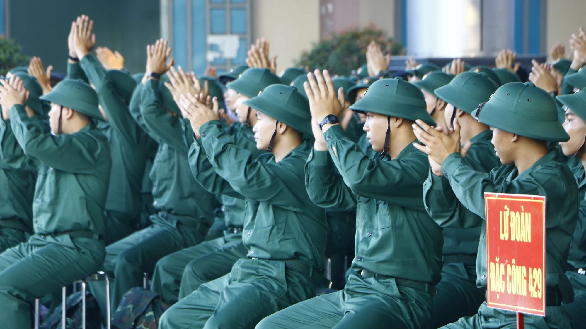 nhập ngũ (2).JPG