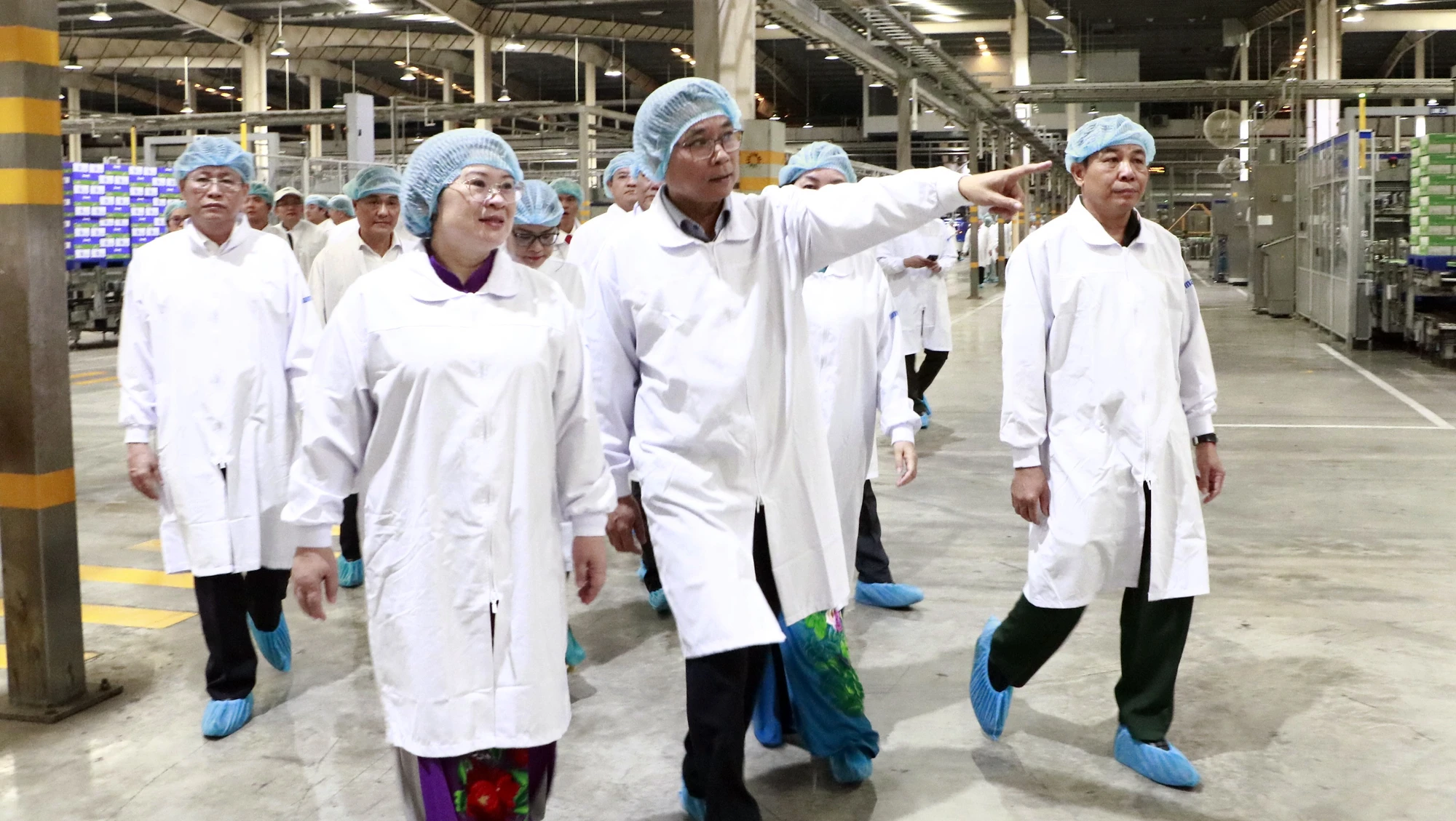 Đại biểu dự Đại hội đại biểu Đảng bộ TP.HCM thăm Nhà máy sữa Vinamilk, Tập đoàn Becamex