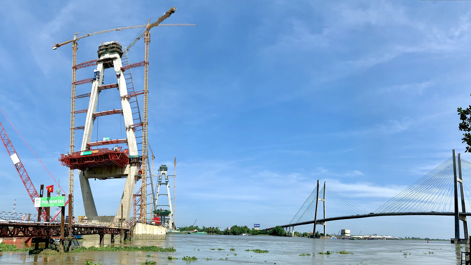 Thi công cầu Mỹ Thuận 2 xuyên tết