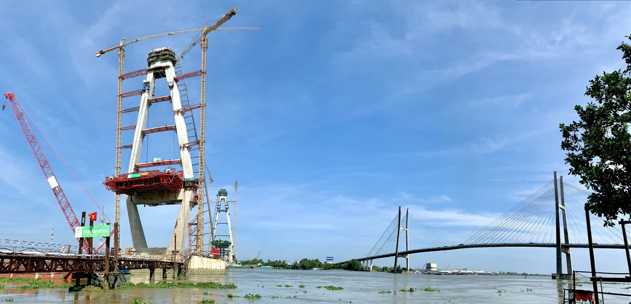 Cầu Mỹ Thuận 2 bắc qua sông Tiền, song song với cầu Mỹ Thuận 1 có tuổi đời 23 năm Cầu Mỹ Thuận 2 bắc qua sông Tiền, song song với cầu Mỹ Thuận 1 có tuổi đời 23 năm