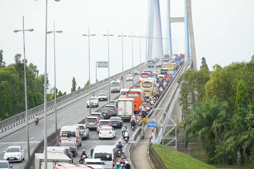 Cầu Mỹ Thuận thường xuyên bị ùn tắc vào các dịp lễ Cầu Mỹ Thuận thường xuyên bị ùn tắc vào các dịp lễ
