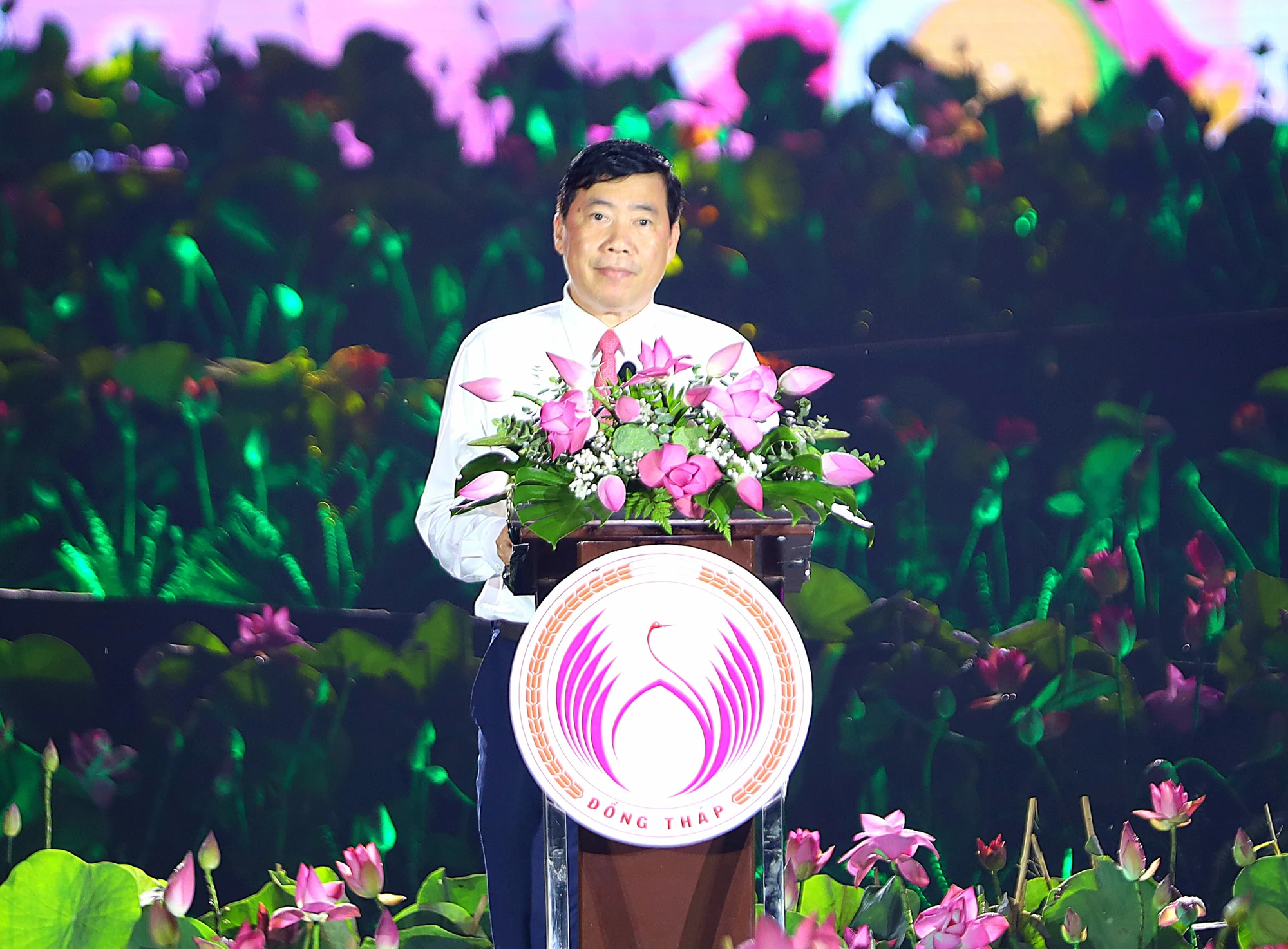 le-hoi-sen-chu-tich-dong-thap.JPG