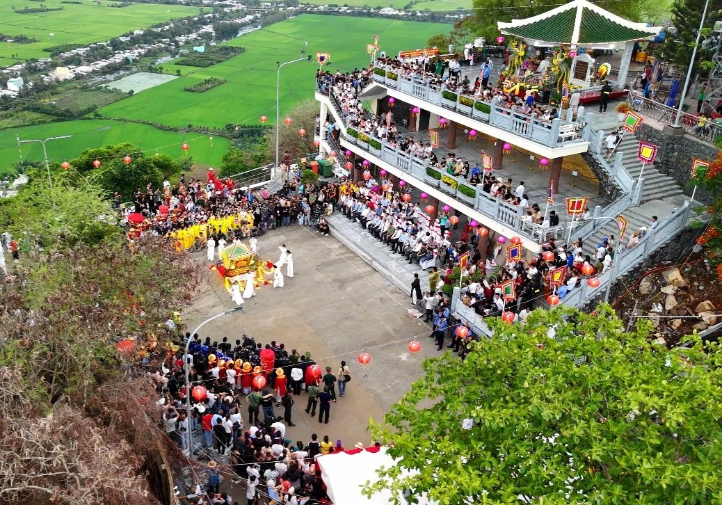 ruoc-ba-chua-xu.jpg