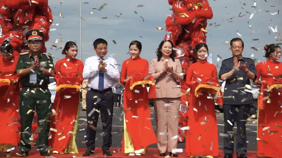 khanh-thanh-tuyen-tranh-tp-long-xuyen.jpeg