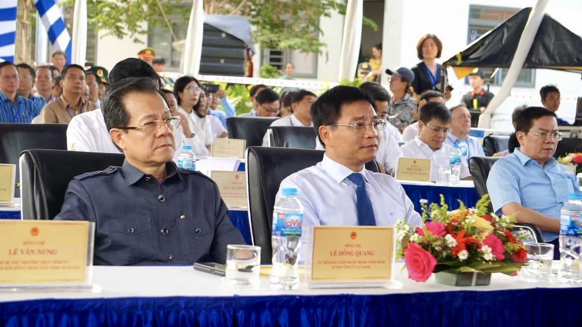 khanh-thanh-tuyen-tranh-tp-long-xuyen.jpg