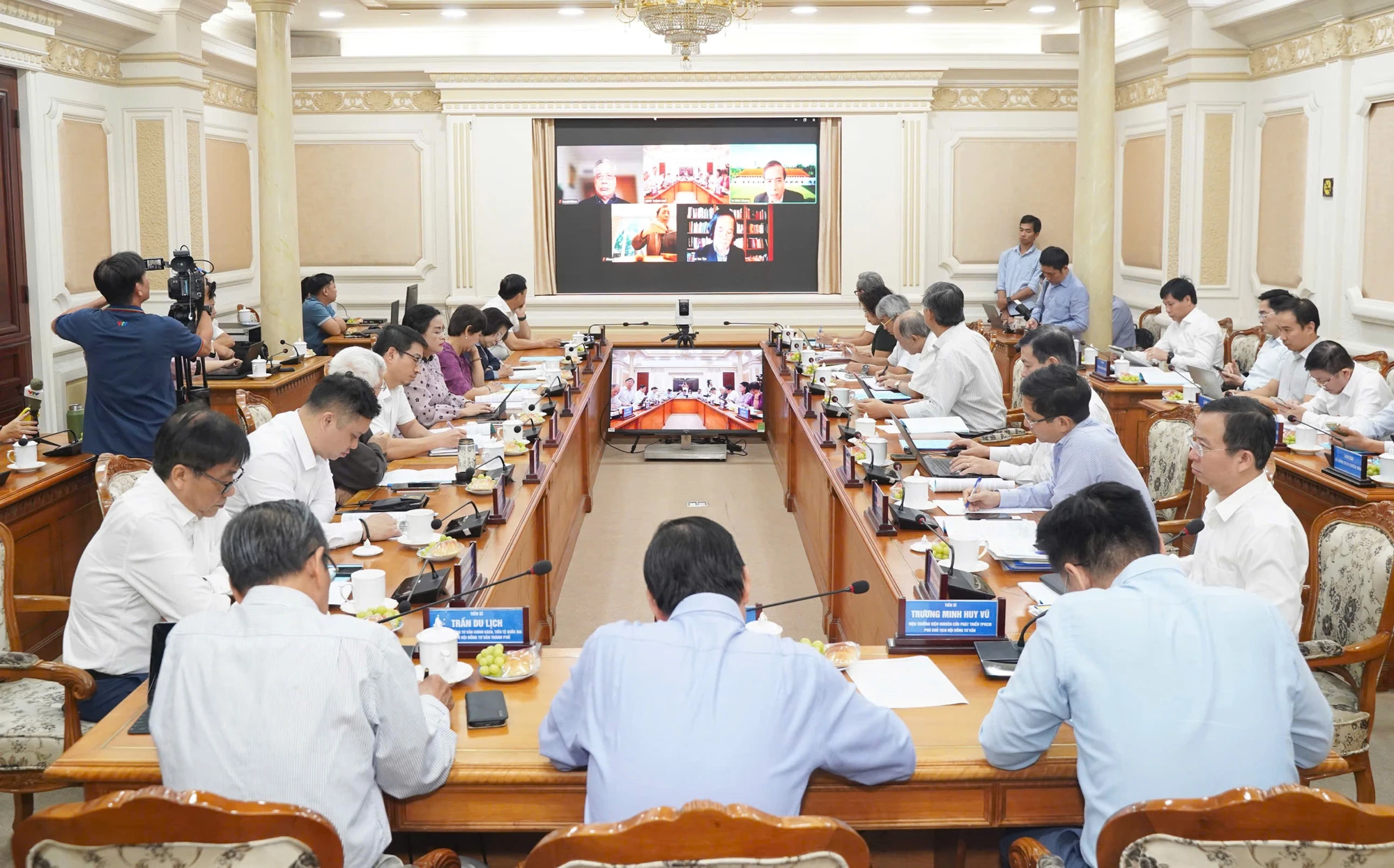 Mấu chốt nào để TP.HCM nắm chắc tăng trưởng kinh tế 2 con số-tang-truong-kinh-te-6.jpg