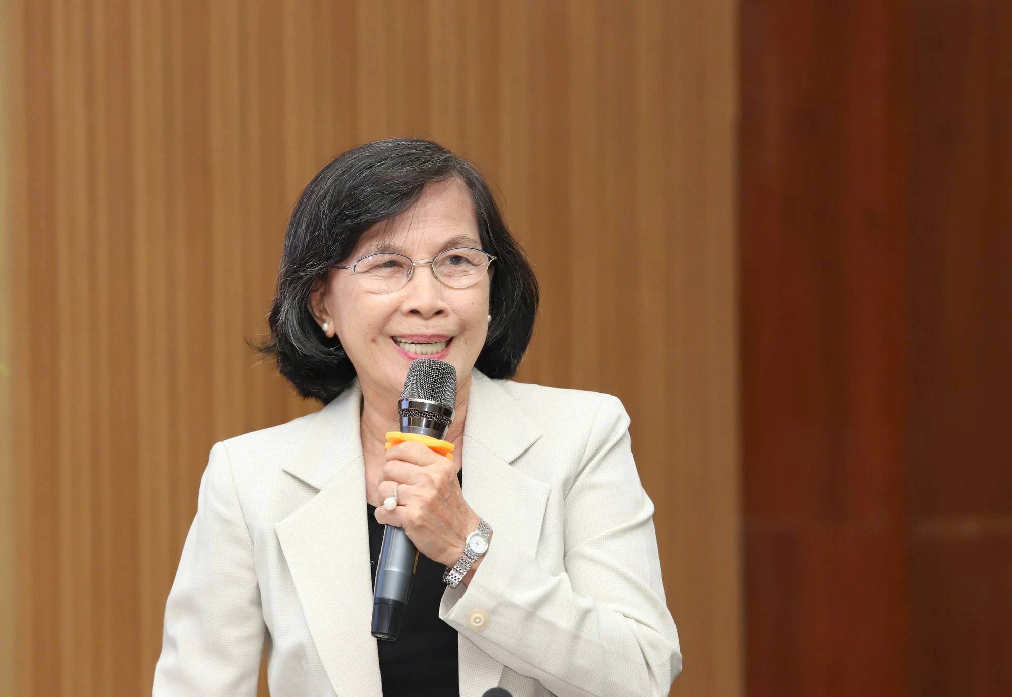 chu-tich-tinh-noi-chuyen-voi-nguoi-ban-rau-8.jpg