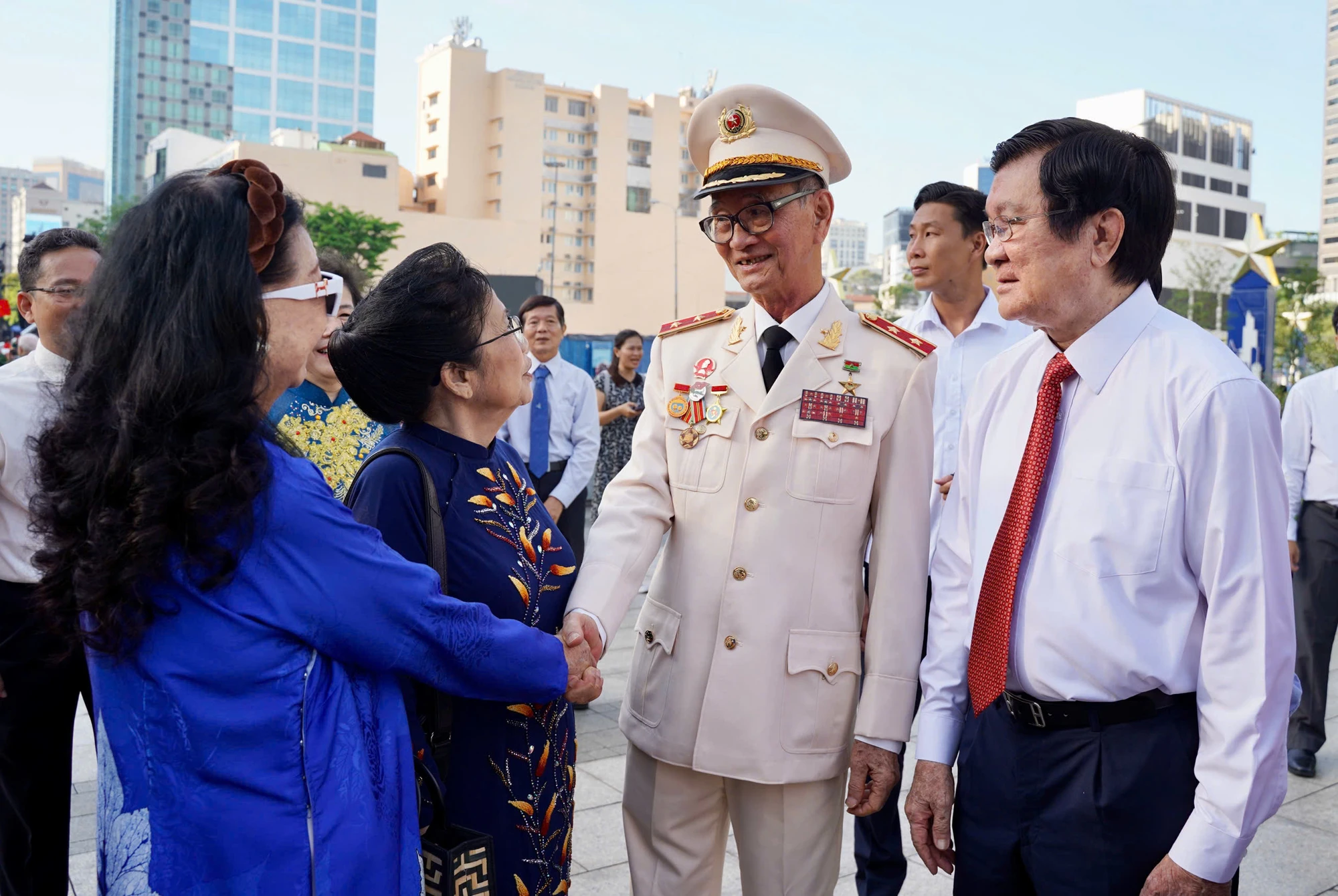60-ca-nhan-tieu-bieu-10.jpg