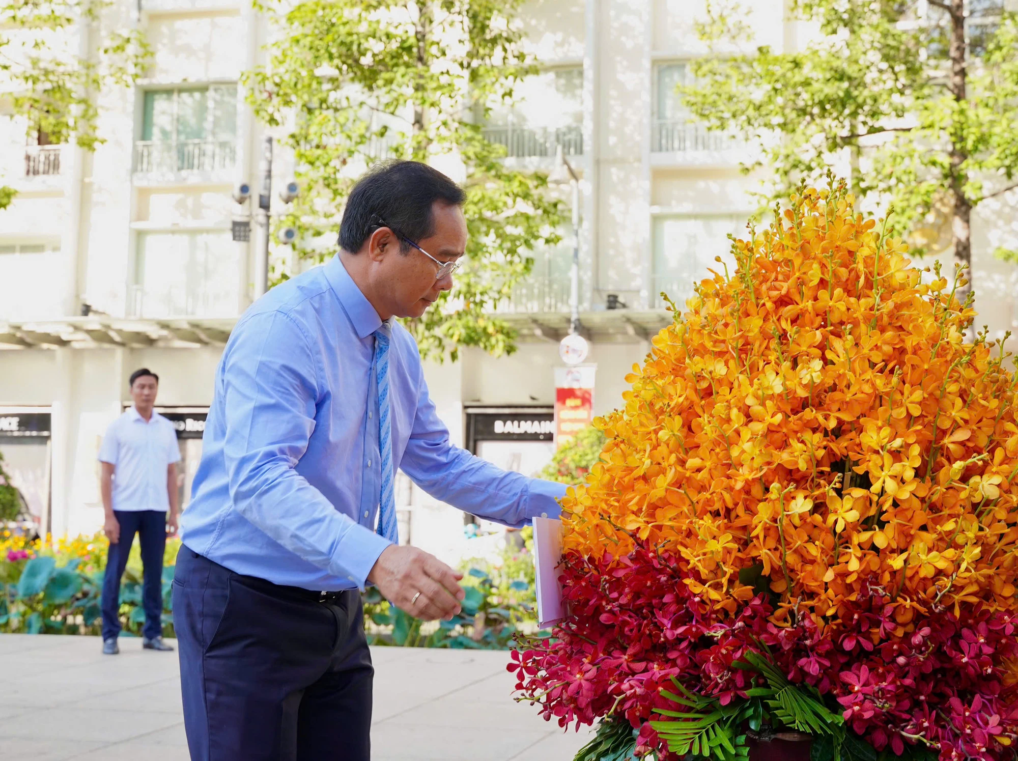 60-ca-nhan-tieu-bieu-3.jpg