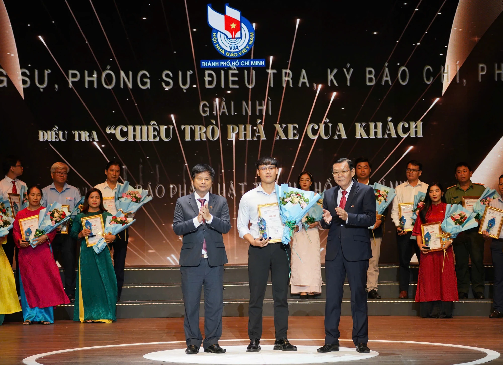 bao-phap-luat-tp.hcm-10.jpg