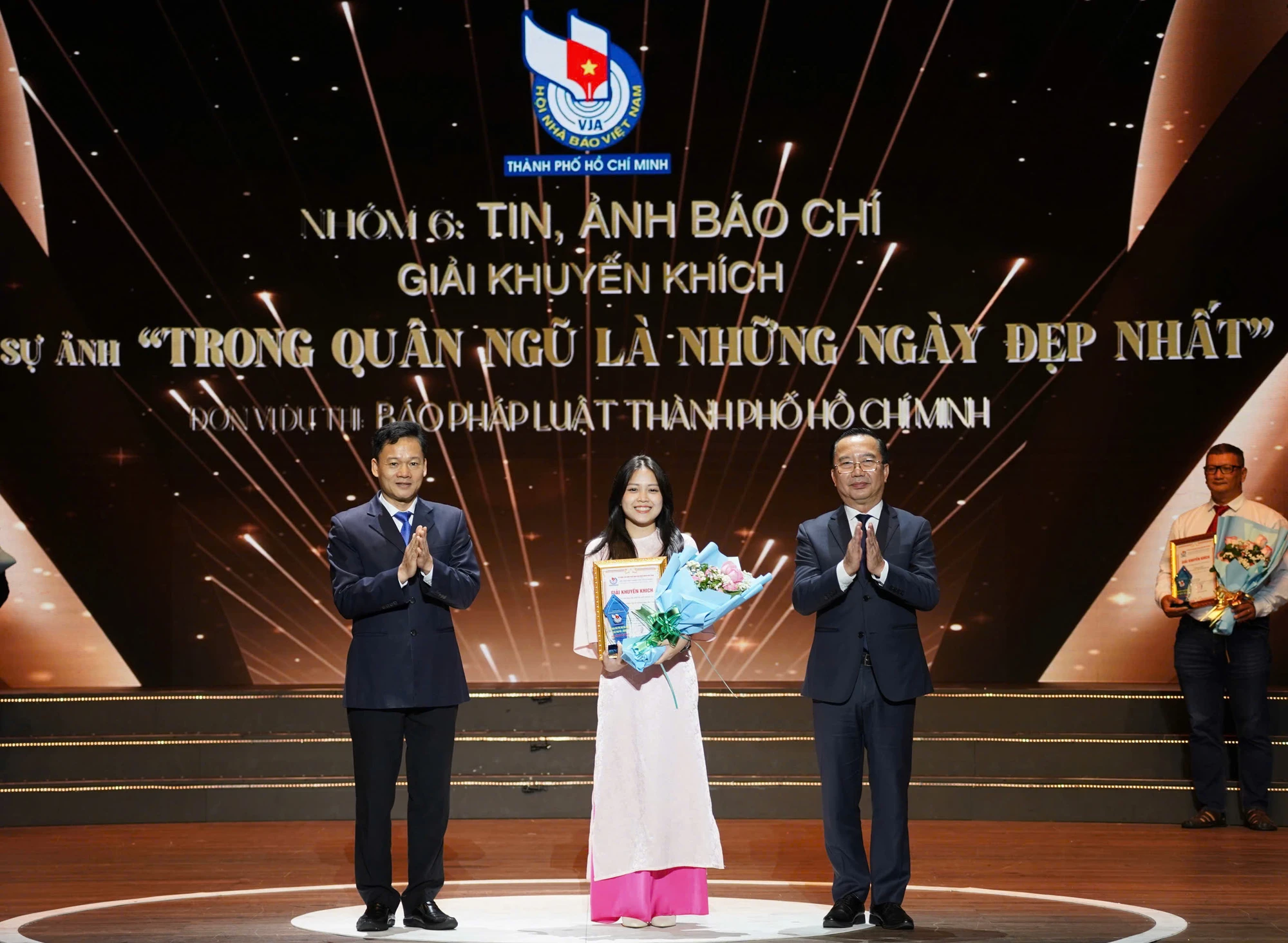 bao-phap-luat-tp.hcm-12.jpg