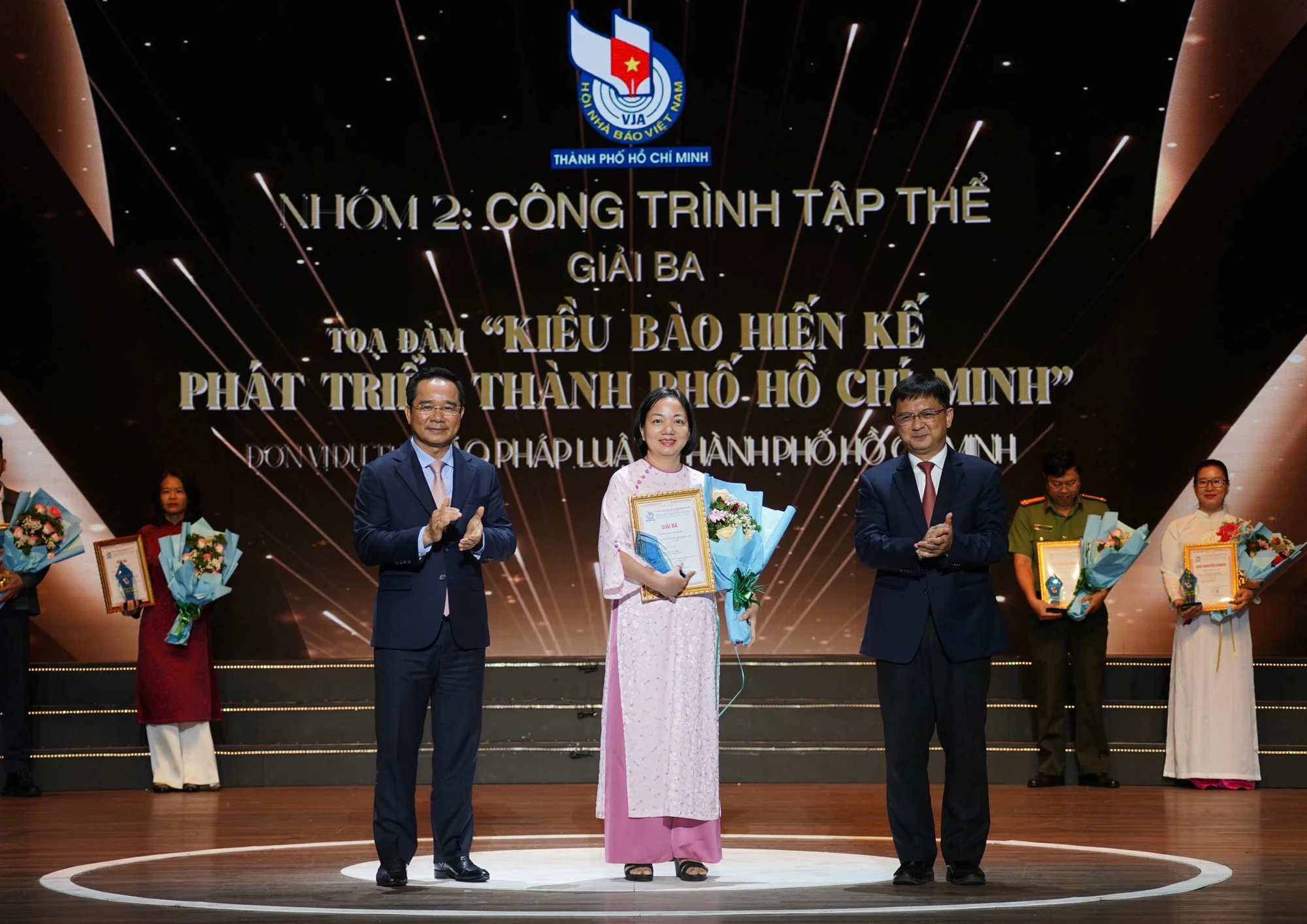 bao-phap-luat-tp.hcm-3.jpg