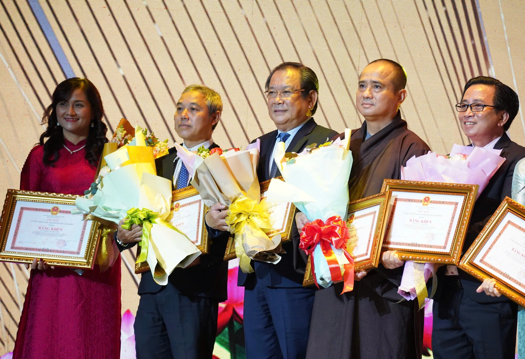 bao-phap-luat-tp.hcm.jpg
