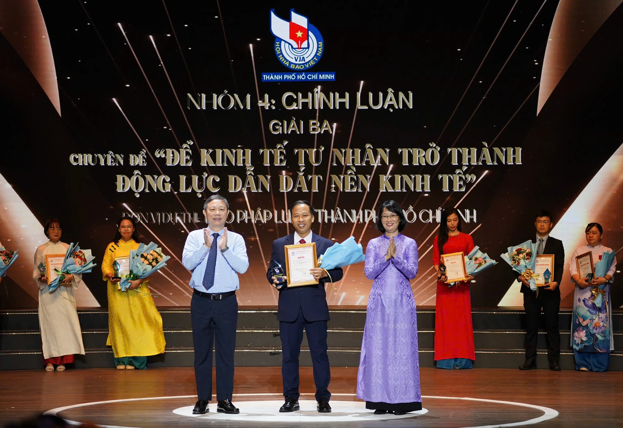 bao-phap-luat-tp.hcm-8.jpg