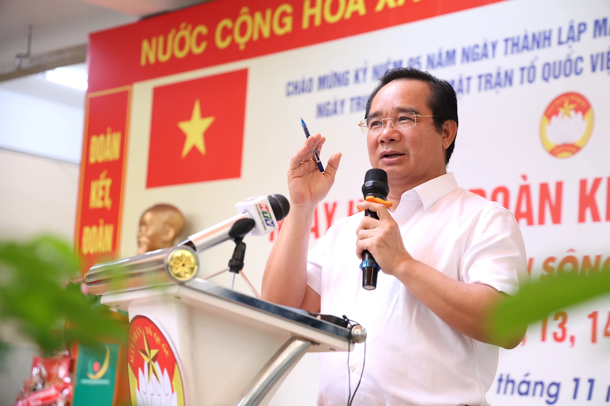 Chủ tịch TP.HCM Nguyễn Văn Được đối thoại cùng người dân phường Bến Thành