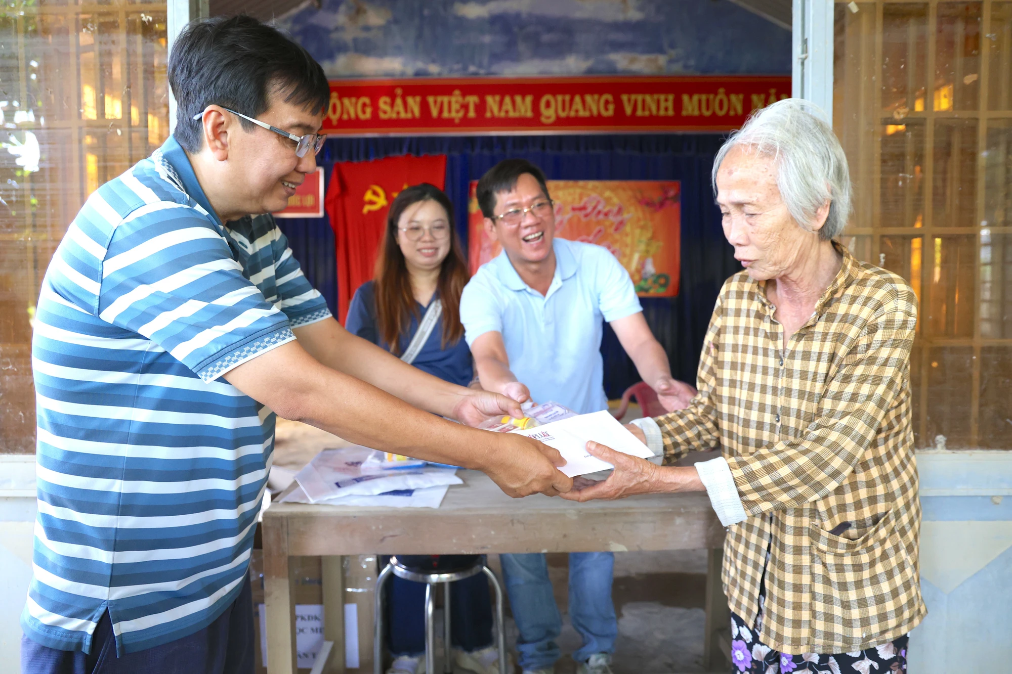 bao-phap-luat-tp.hcm-40.JPG