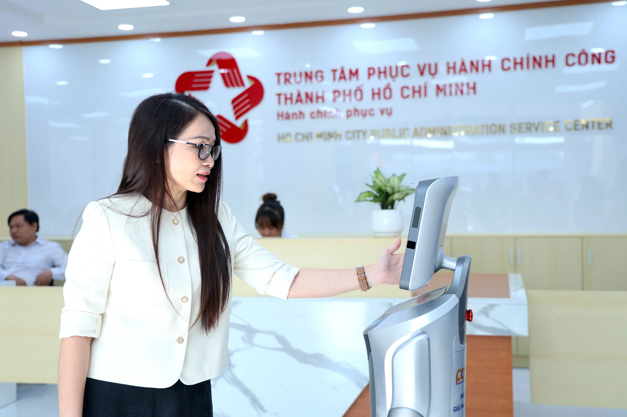 Trung tâm Phục vụ hành chính công TP.HCM: 'Không để người dân ra về khi hồ sơ chưa xong'