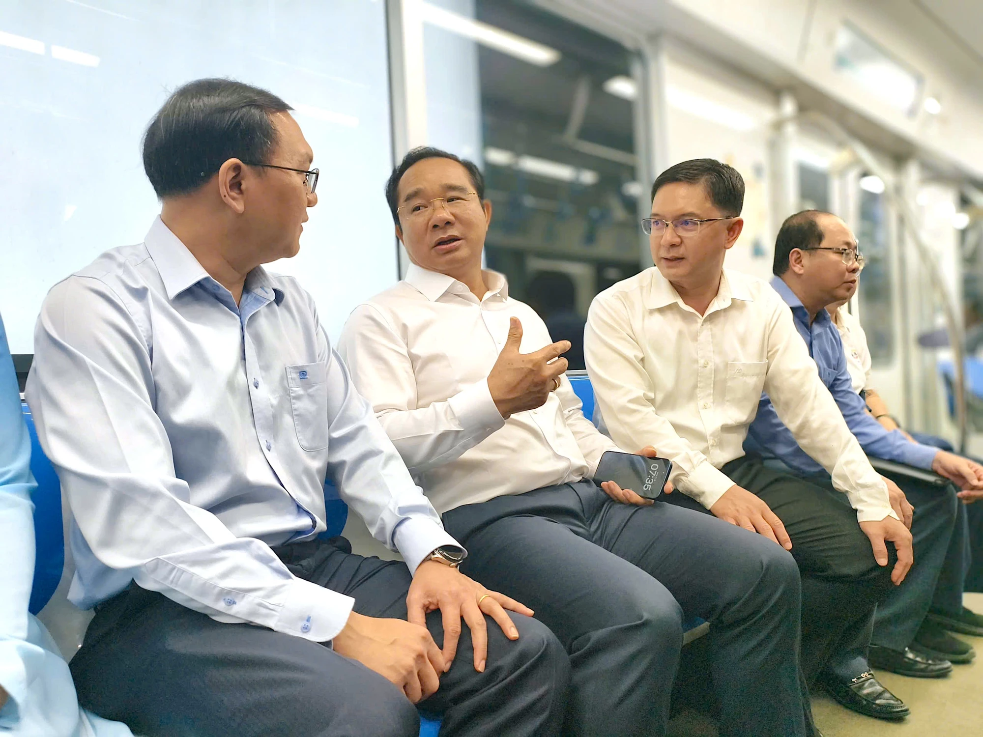 trung-tam-phuc-vu-hanh-chinh-cong-tp.hcm.jpg