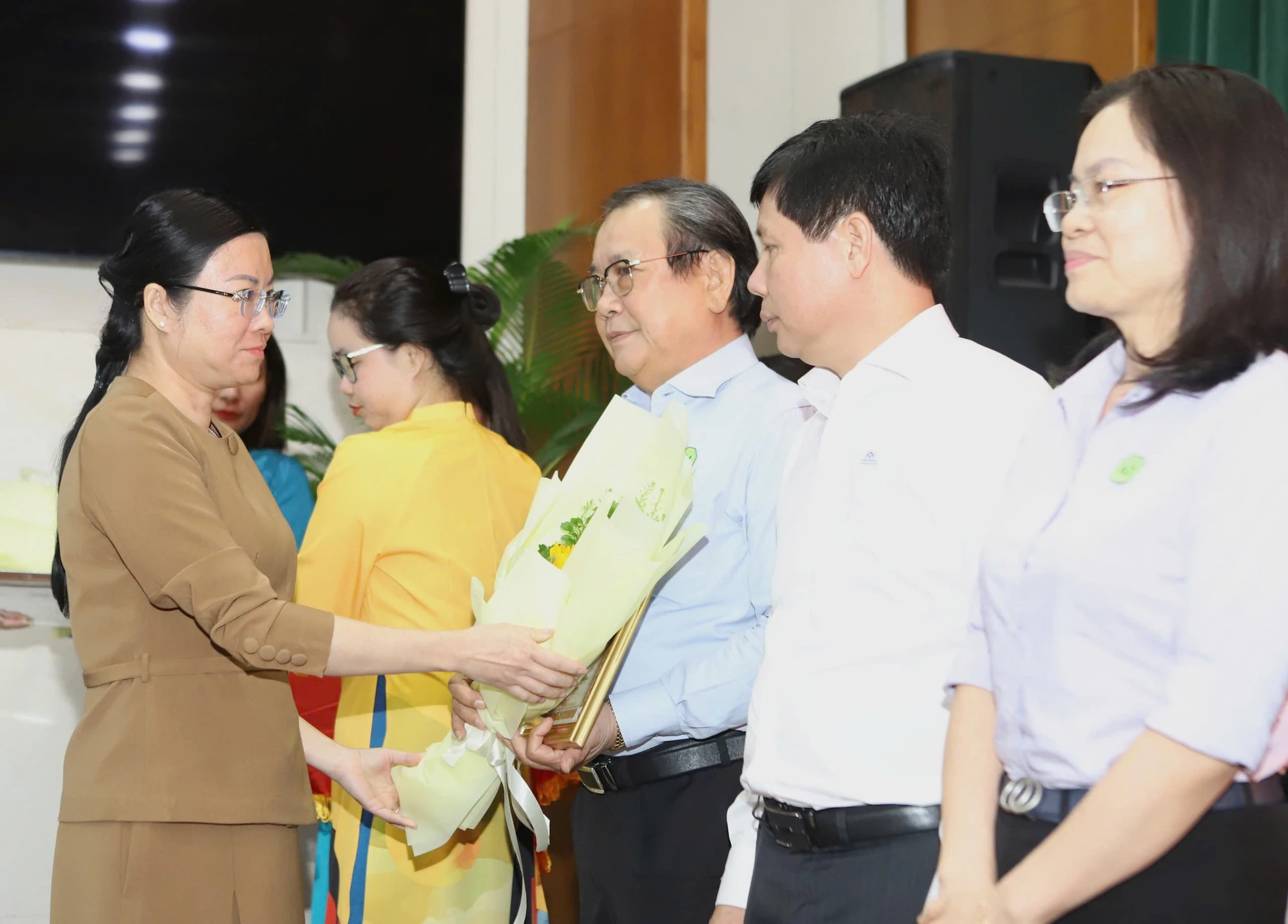 chu-tich-tp.hcm-3.jpg
