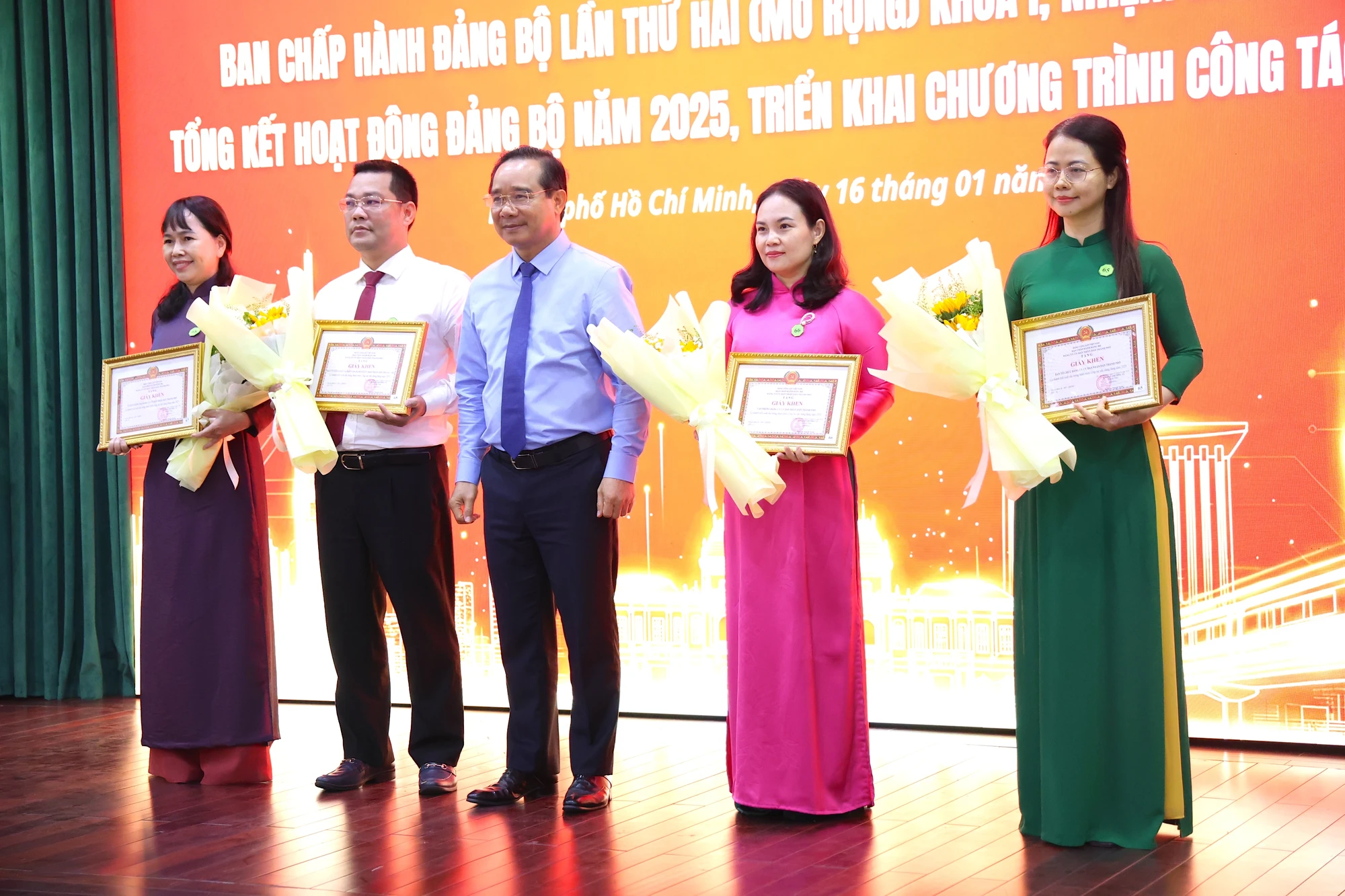 chu-tich-tp.hcm-7.JPG