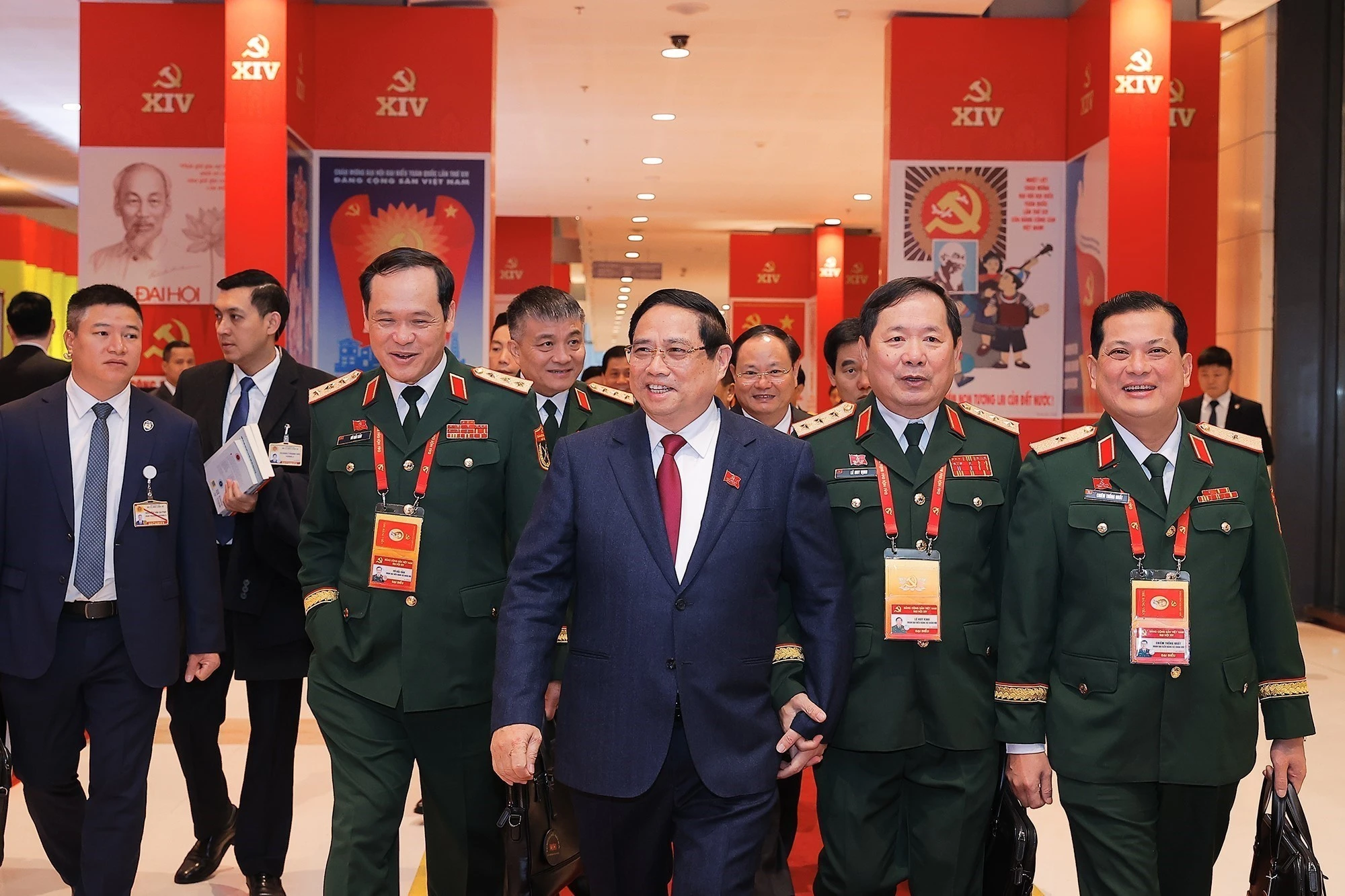 Thủ tướng Phạm Minh Chính và các đại biểu Đoàn Đảng bộ Quân đội đến dự ngày làm việc thứ tư Đại hội XIV của Đảng, sáng 22-1. Ảnh: TTXVN bau-ban-chap-hanh-trung-uong-khoa-xiv-ttxvn-3.jpg