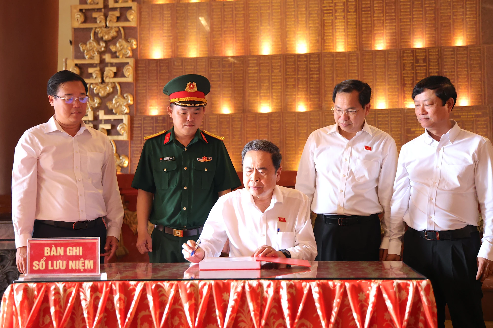 chu-tich-quoc-hoi-14.JPG