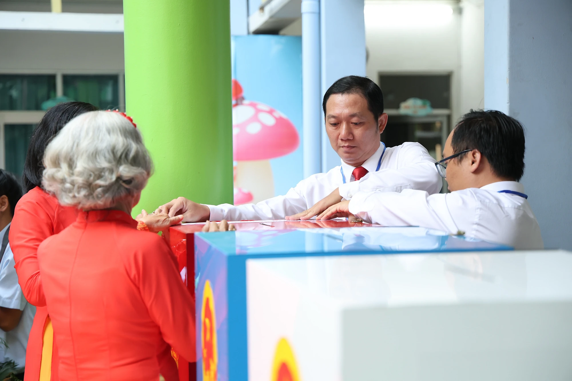ong-nguyen-van-duoc-bau-cu-lethoa-15.JPG
