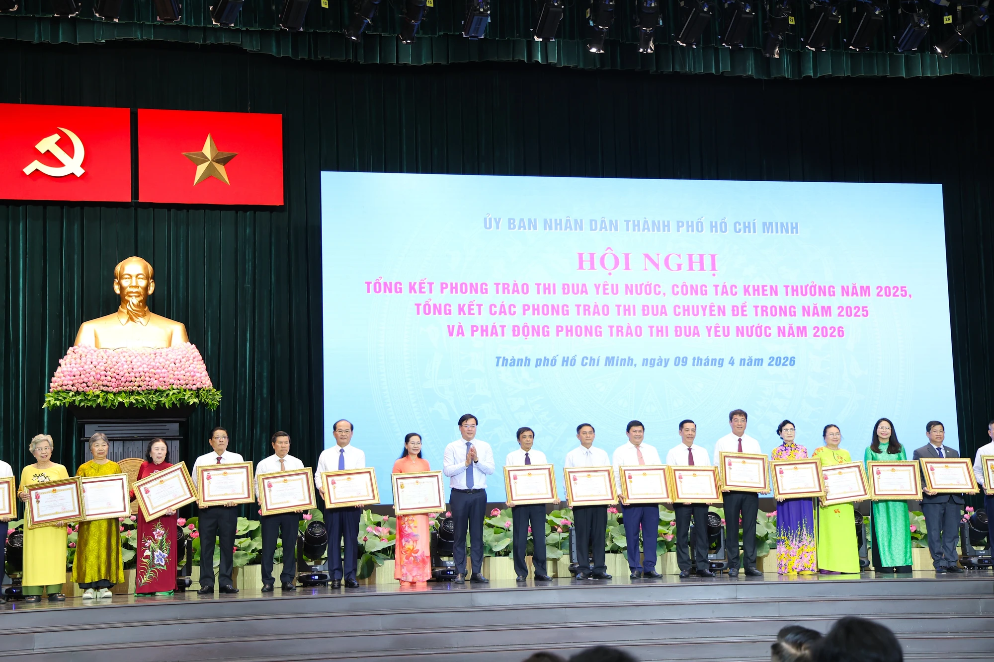 phong-trao-thi-dua-yeu-nuoc-15.JPG