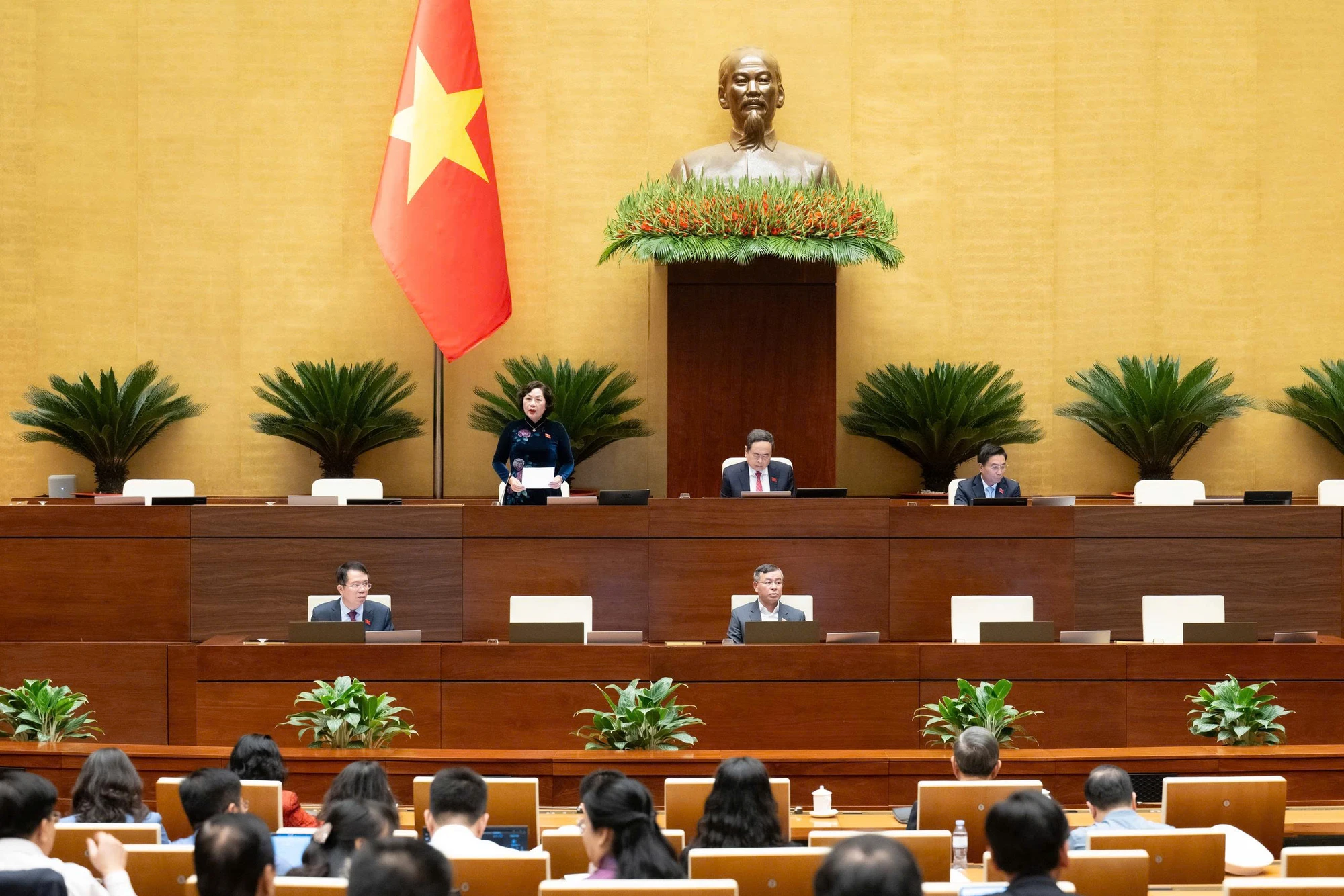 giam-sat-den-cung-6.jpg