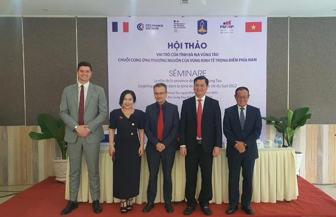 Các đại biểu chụp hình lưu niệm sau hội thảo-Ảnh:TK