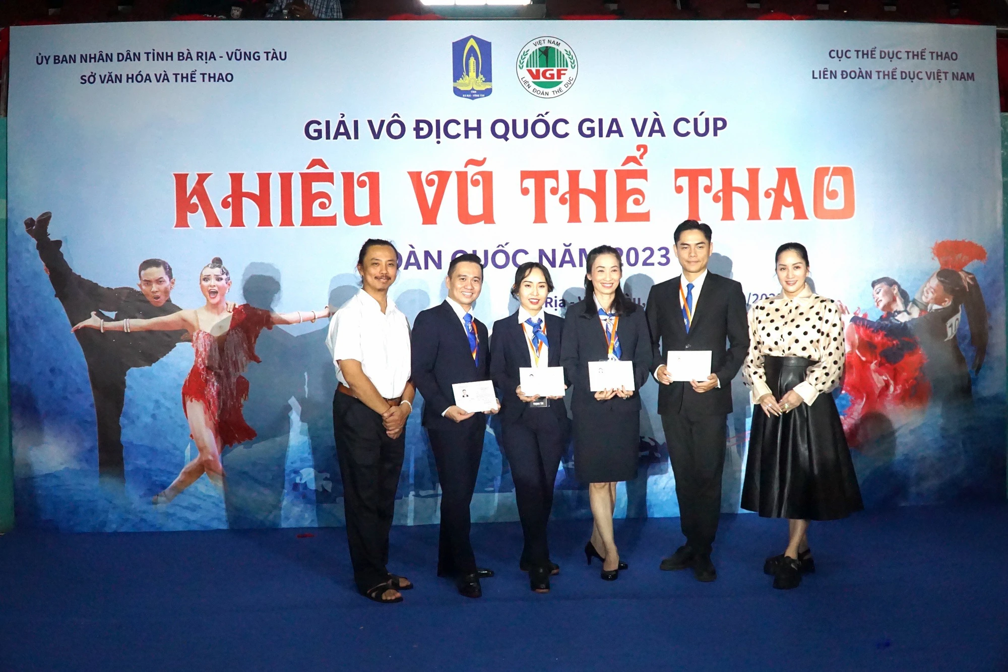 Giai-khieu-vu.jpg