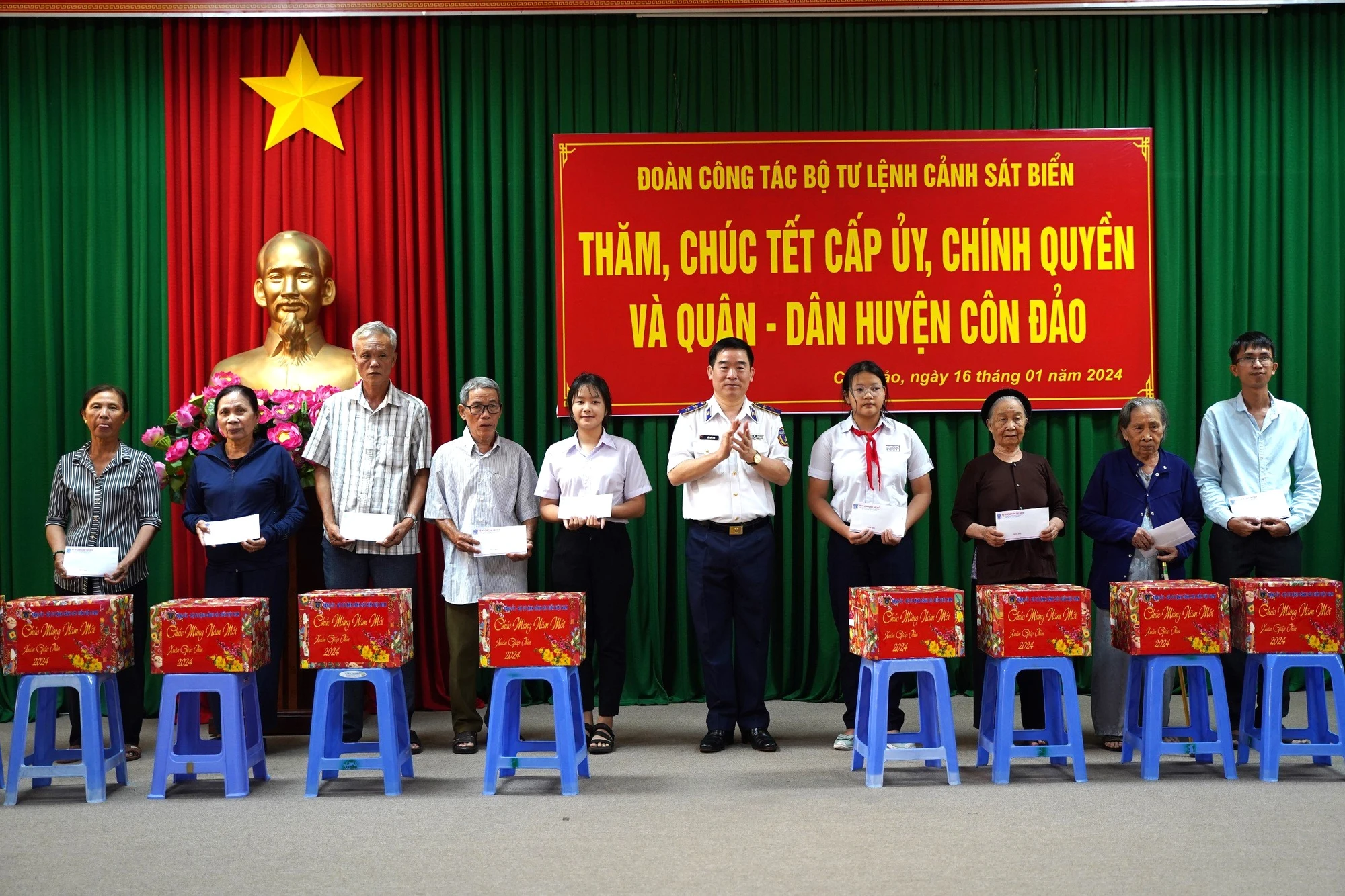 Chính ủy Cảnh sát biển Việt Nam thăm, chúc Tết tại huyện Côn Đảo