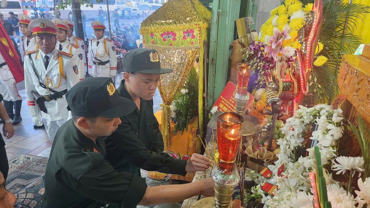 Canh-sat-co-dong-h14.jpg