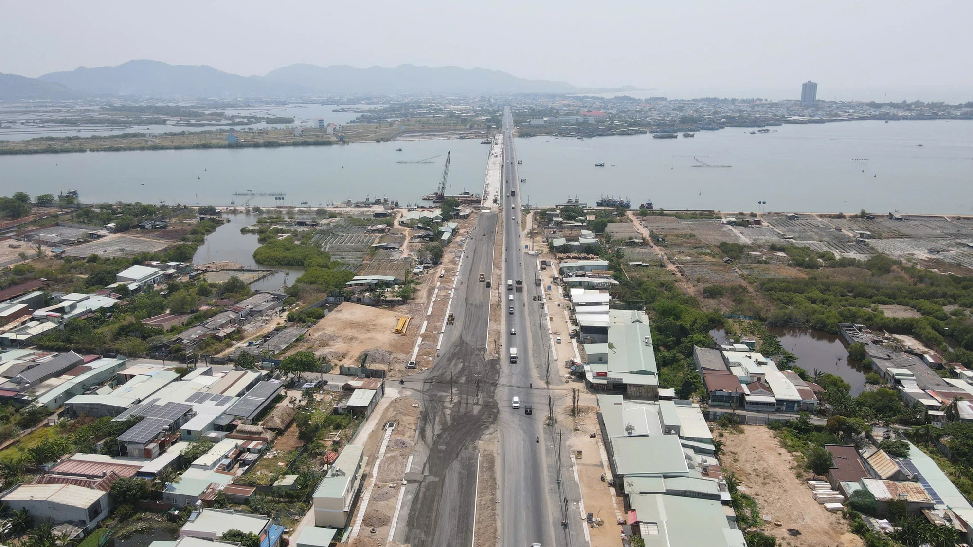 Duong-ven-bien-ĐT994.jpg