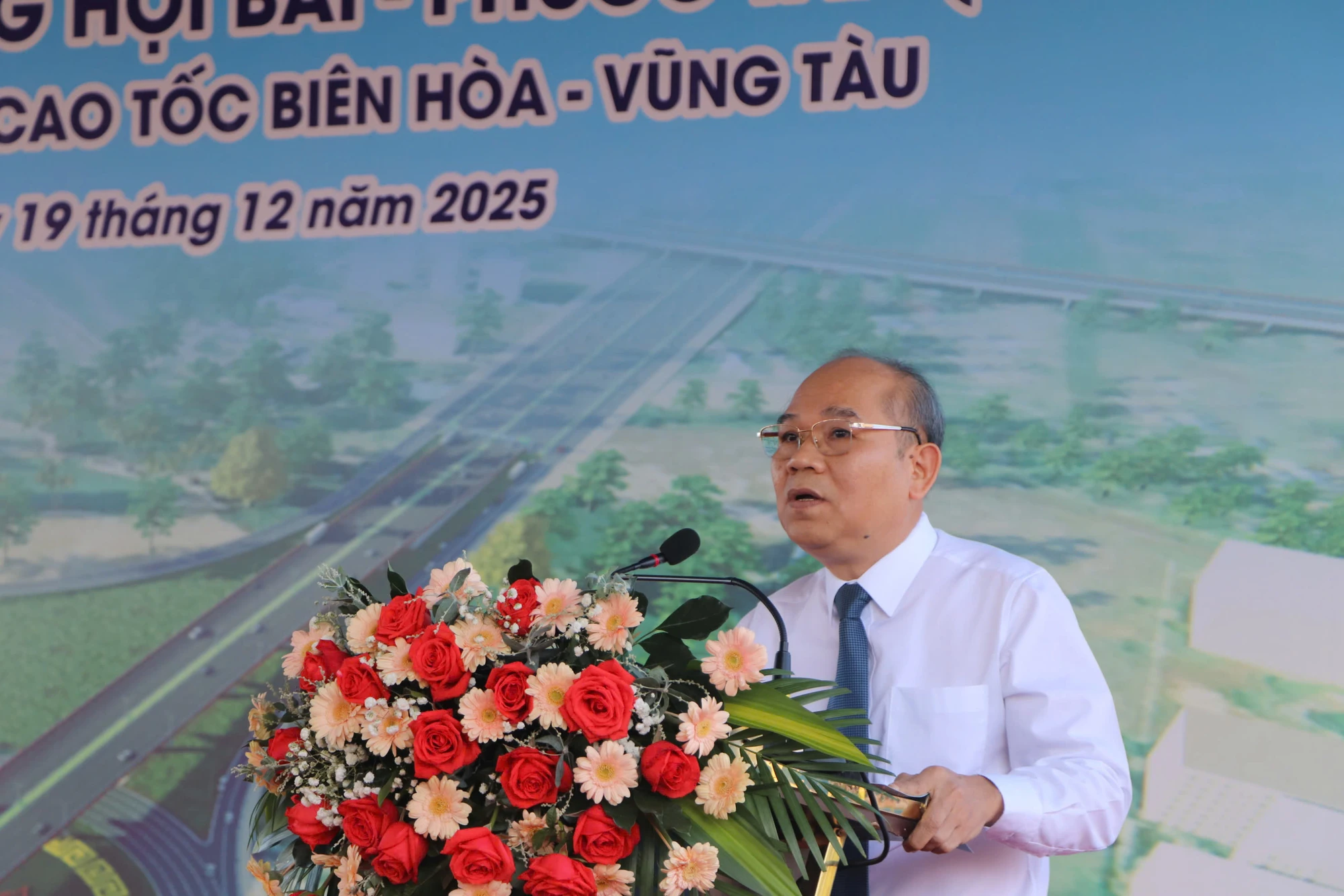 ong-Tran-Van-Bay.jpg