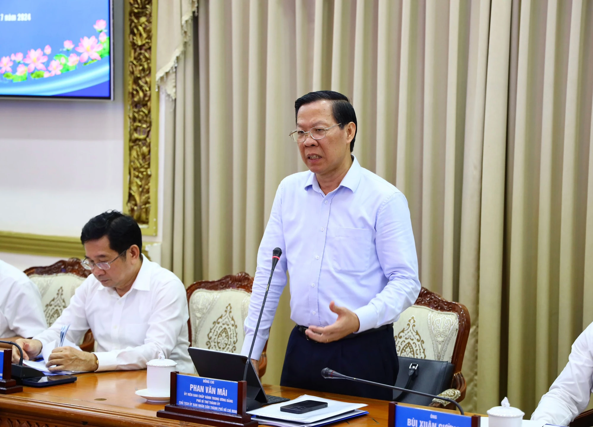 P2+3-chu-tich-phan-van-mai.jpg