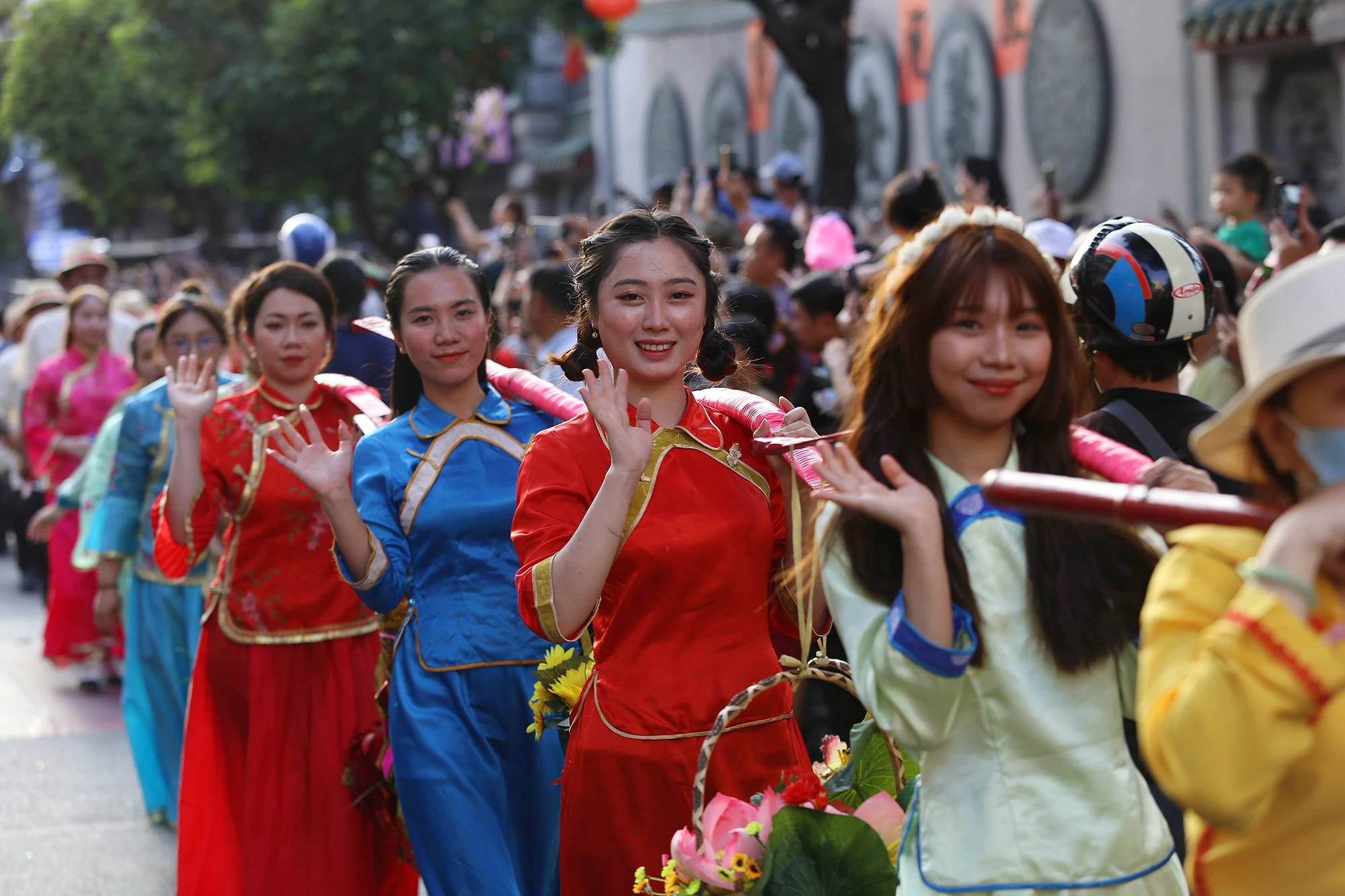 diễu hành tết nguyên tiêu (5).JPG